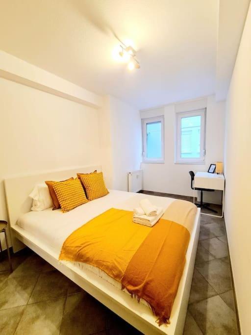1 Bedroom Flat With Balcony&garden Apartment