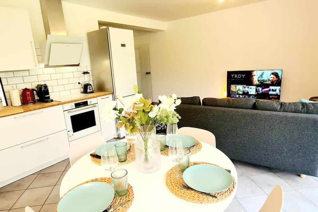 Apartment 1 Bedroom Flat With Balcony&garden *